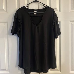 Terra & Sky v neck style black top